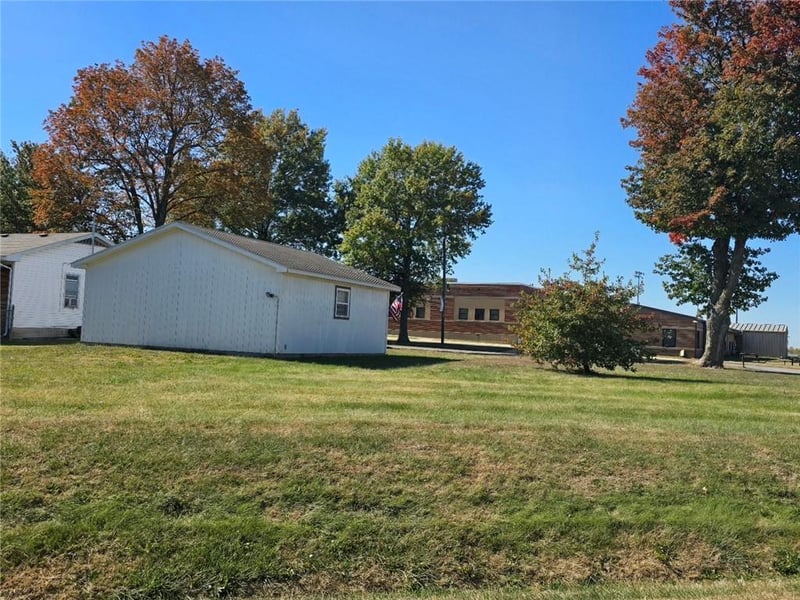 511 N Main St, Leeton, MO 64761
