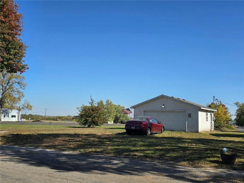 511 N Main St, Leeton, MO 64761