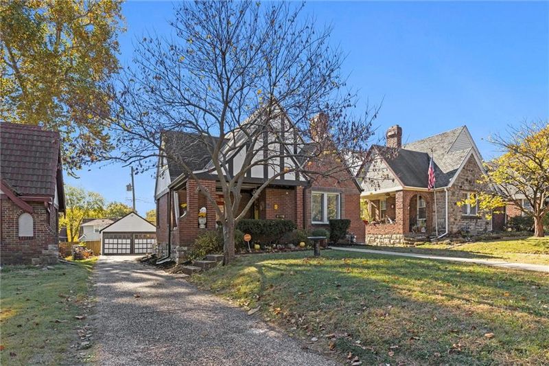 815 E Gregory Blvd, Kansas City, MO 64131