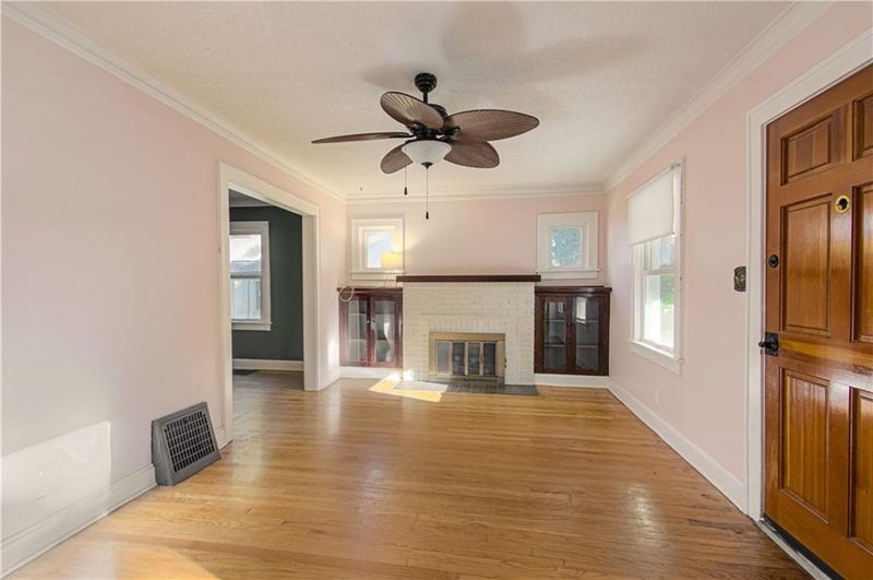 6326 Agnes Ave, Kansas City, MO 64132