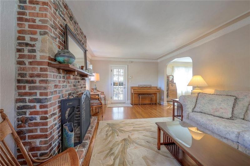 417 E Gregory Blvd, Kansas City, MO 64131