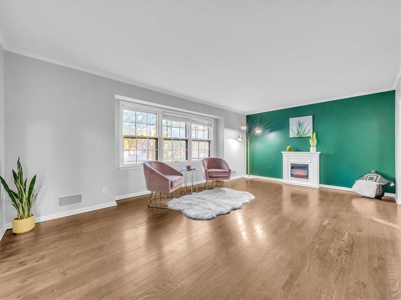 9815 Mission Rd, Overland Park, KS 66206