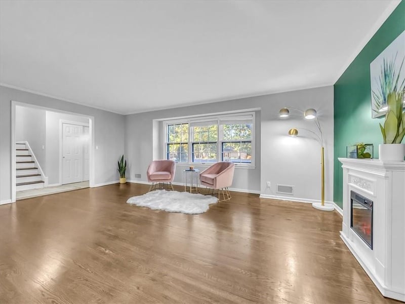 9815 Mission Rd, Overland Park, KS 66206