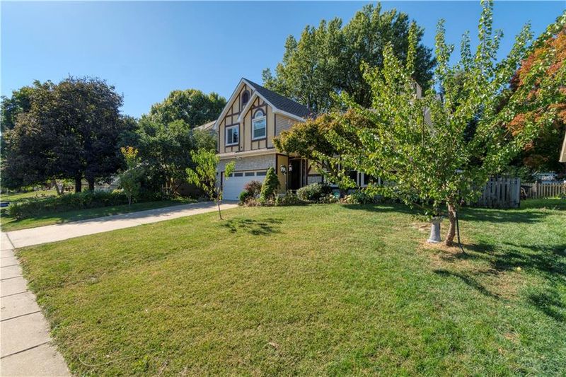 11008 Rene St, Lenexa, KS 66215