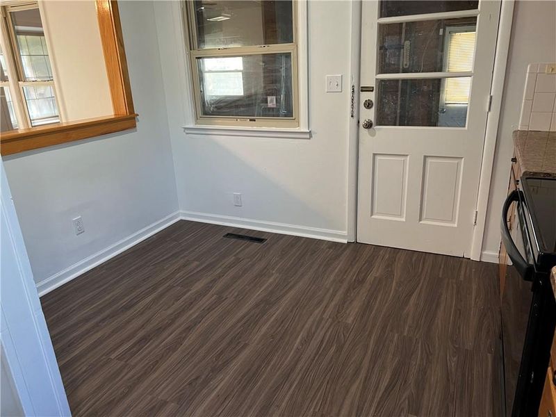 8616 E 53rd Ter, Kansas City, MO 64129