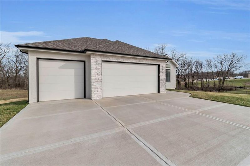 502 Whitetail Ct, Smithville, MO 64089