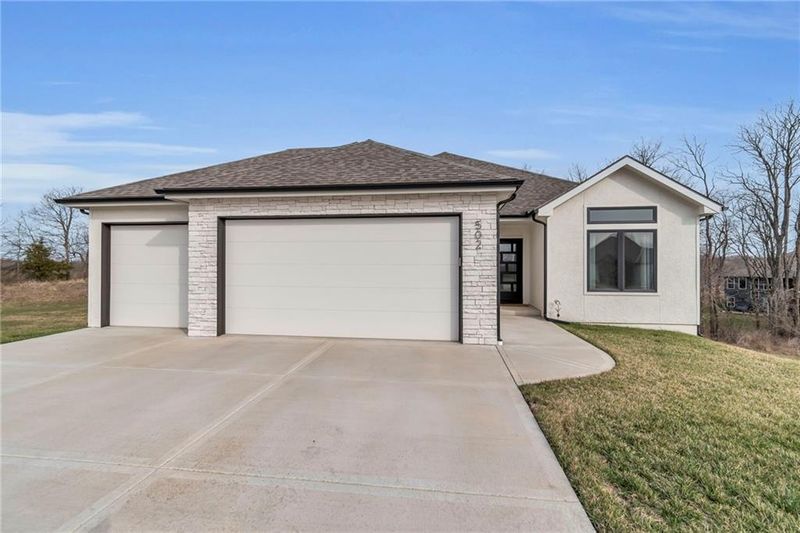 502 Whitetail Ct, Smithville, MO 64089