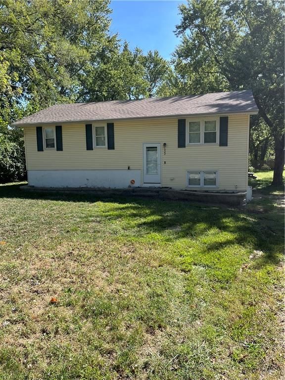 522 E 3rd St, Lawson, MO 64062