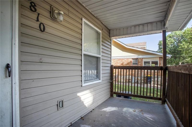 5810 Olive St, Kansas City, MO 64130