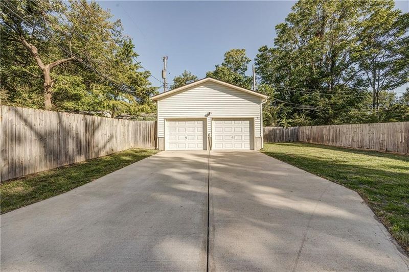 10 E 79th St, Kansas City, MO 64114