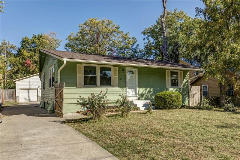 10 E 79th St, Kansas City, MO 64114