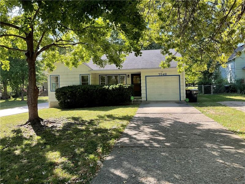 7542 Locust St, Kansas City, MO 64131