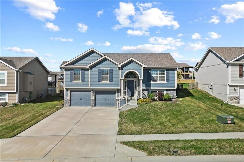 1608 Chestnut St, Kearney, MO 64060