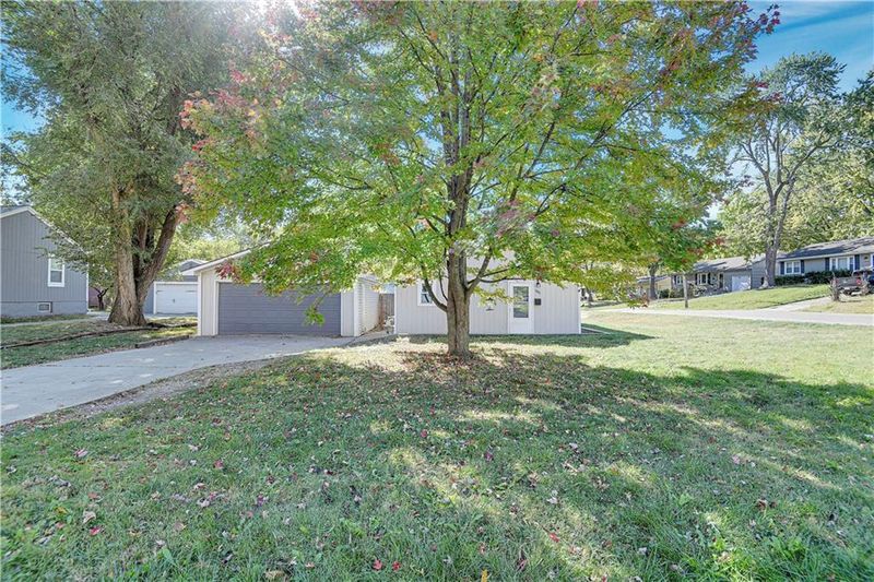 301 E 82nd St, Kansas City, MO 64114
