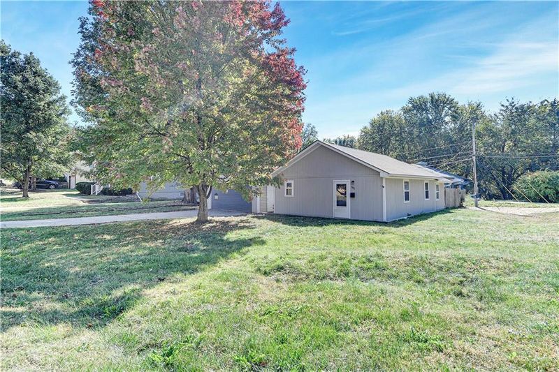 301 E 82nd St, Kansas City, MO 64114