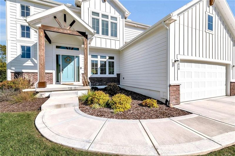1418 SW Georgetown Dr, Lee's Summit, MO 64082