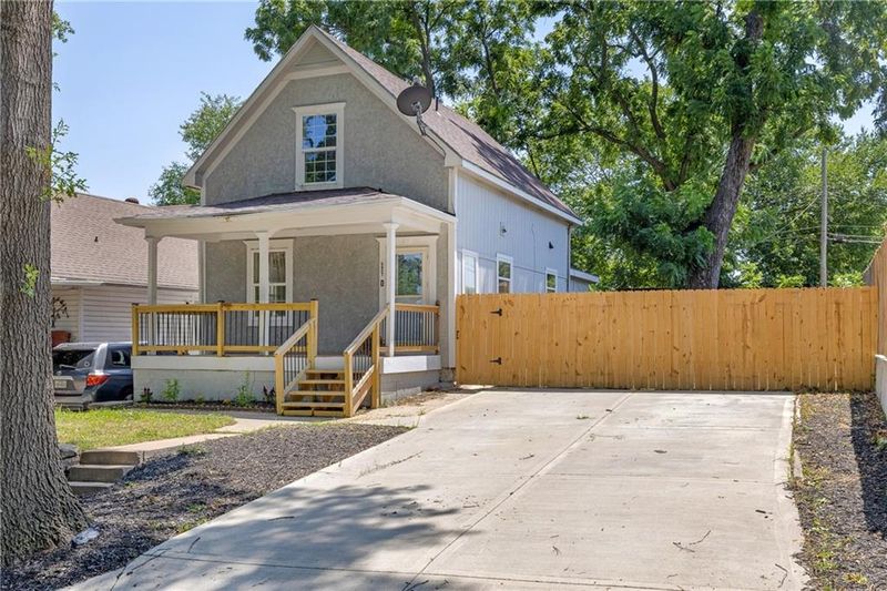 6607 E 16th St, Kansas City, MO 64126