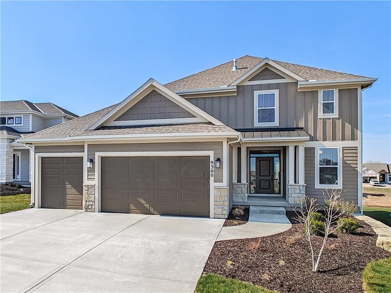 9300 Zarda Dr, Lenexa, KS 66227