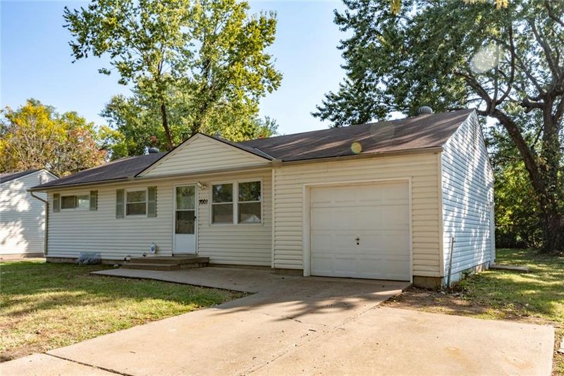 7001 E 85th Ter, Kansas City, MO 64138
