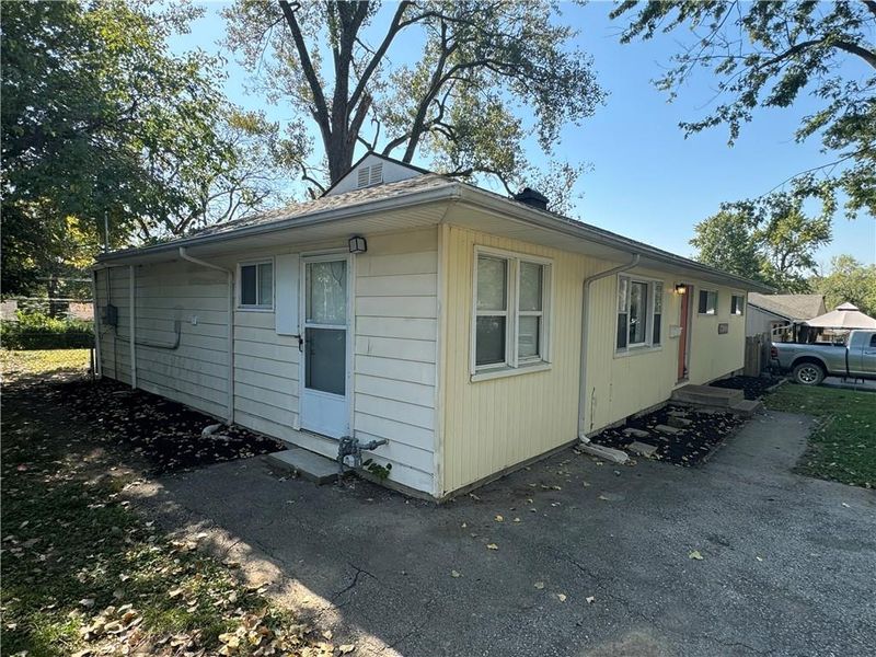 7801 E 112 St, Kansas City, MO 64134