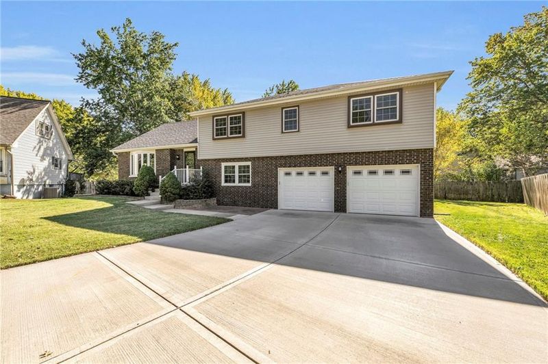 1417 E Oxford Pl, Olathe, KS 66062