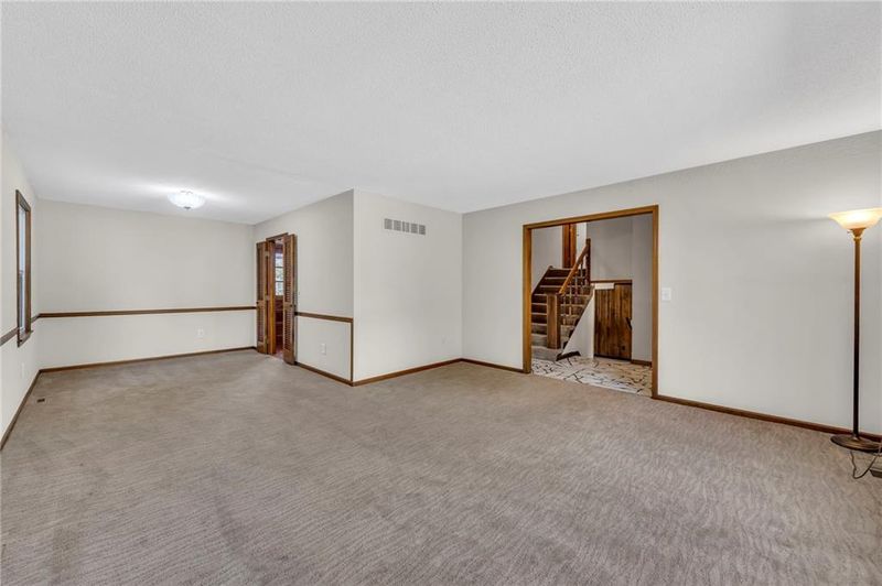 1417 E Oxford Pl, Olathe, KS 66062