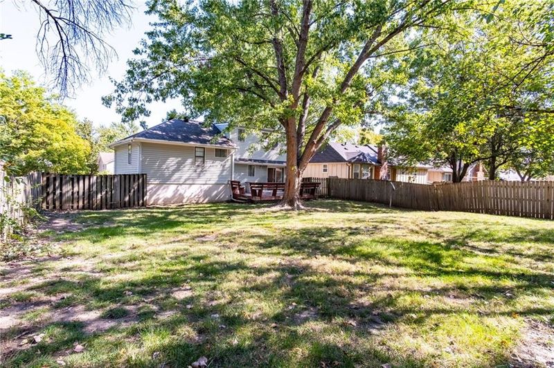 9008 Laurel St, Kansas City, MO 64138