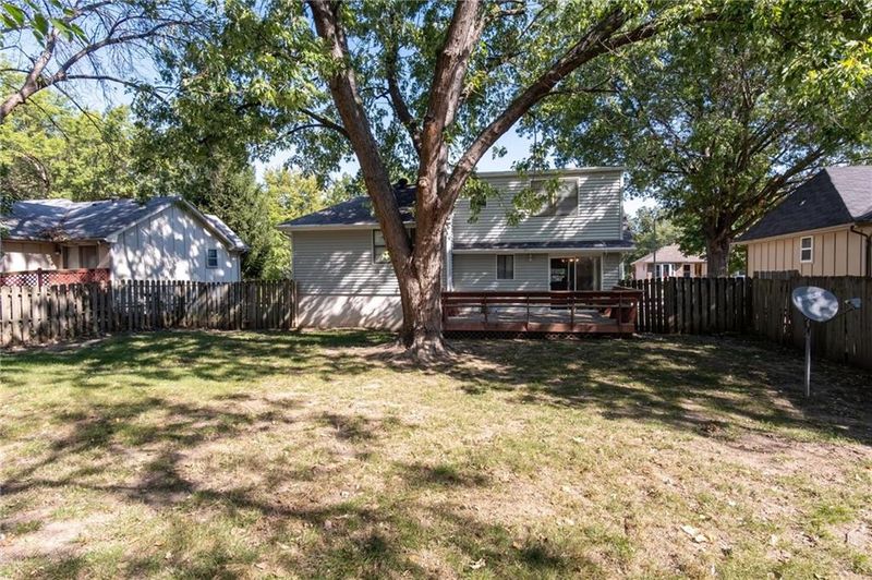 9008 Laurel St, Kansas City, MO 64138