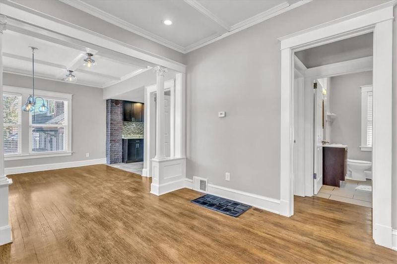 1311 E 28th Ter, Kansas City, MO 64109