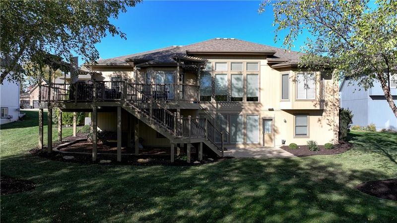 2717 SW Gray Ln, Lee's Summit, MO 64081