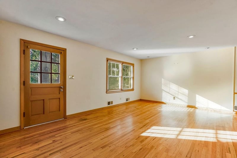 9619 Windsor St, Overland Park, KS 66206
