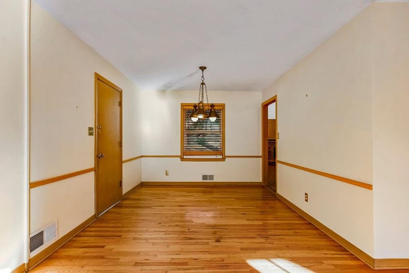 9619 Windsor St, Overland Park, KS 66206