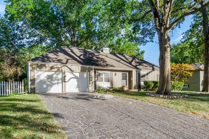 9619 Windsor St, Overland Park, KS 66206