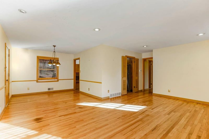 9619 Windsor St, Overland Park, KS 66206