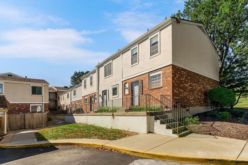 10244 W 96th Ter, Overland Park, KS 66212