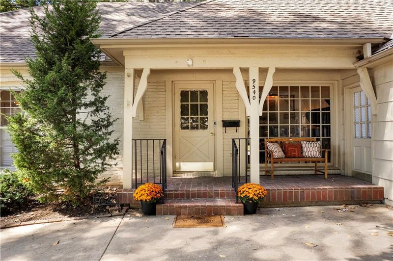 9540 Dearborn St, Overland Park, KS 66207