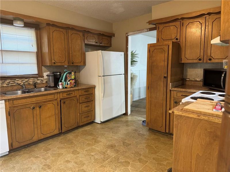 9014 Hunter St, Kansas City, MO 64138