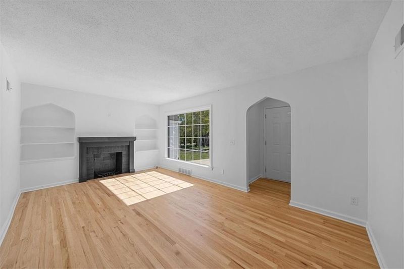 2204 E 72nd St, Kansas City, MO 64132