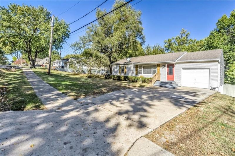 816 NE 83rd St, Kansas City, MO 64118