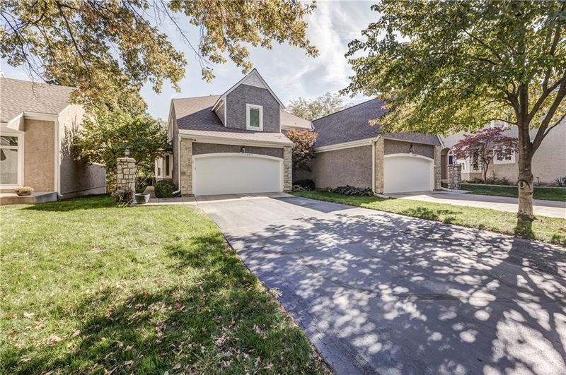 12457 Barkley St, Overland Park, KS 66209