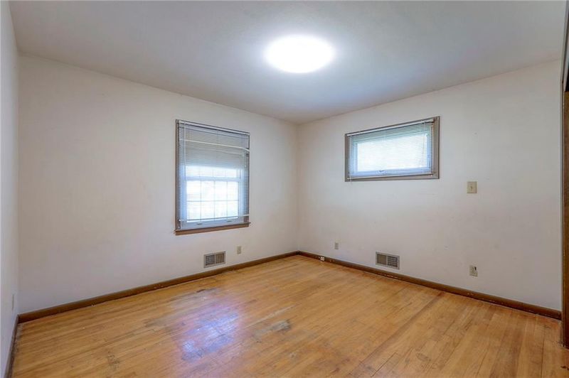 7105 E 99th St, Kansas City, MO 64134
