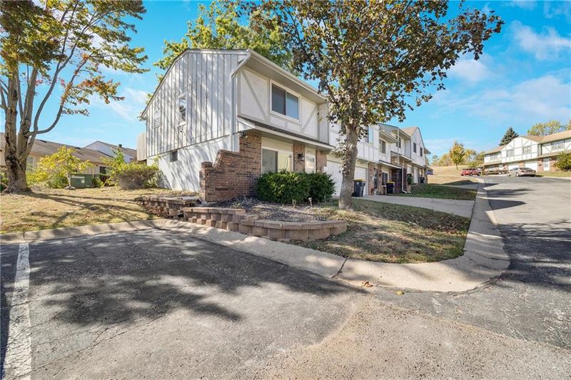 10517 E 41st St, Kansas City, MO 64133