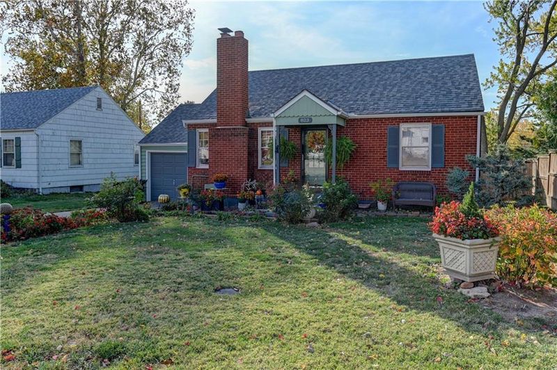 823 NE 42nd Ter, Kansas City, MO 64116