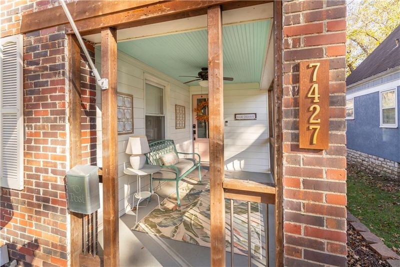 7427 Walnut St, Kansas City, MO 64114