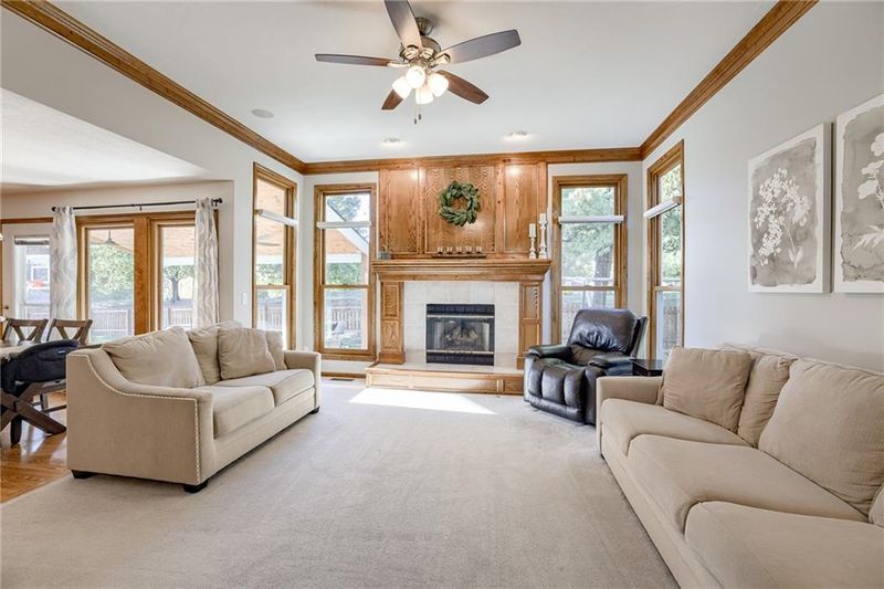 701 NE 102nd St, Kansas City, MO 64155