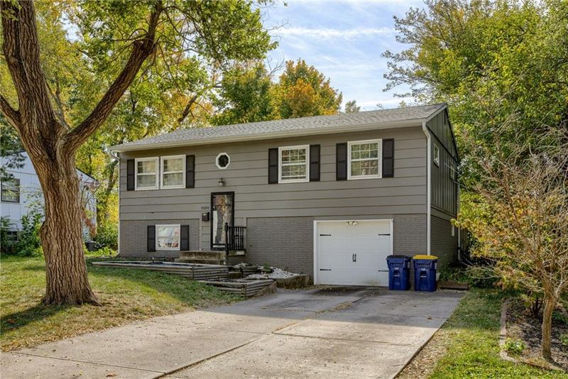 9209 W 101st St, Overland Park, KS 66212