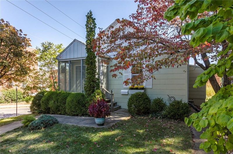 4501 Terrace St, Kansas City, MO 64111