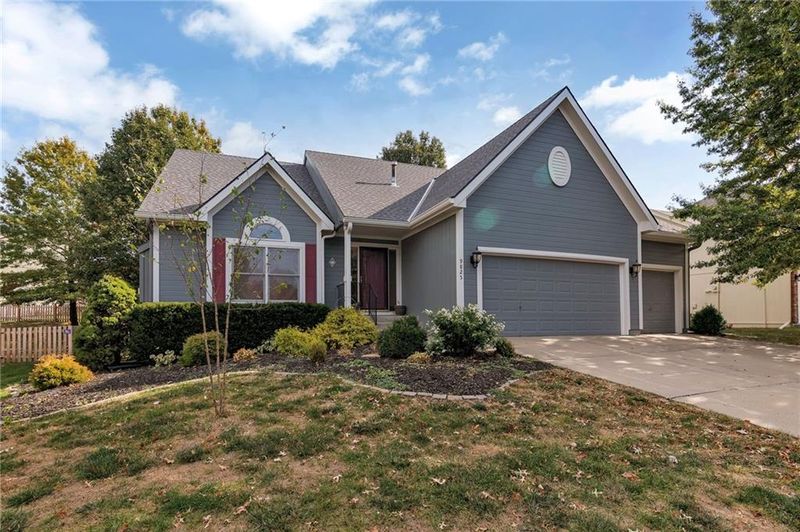 9825 N Willow Ave, Kansas City, MO 64157