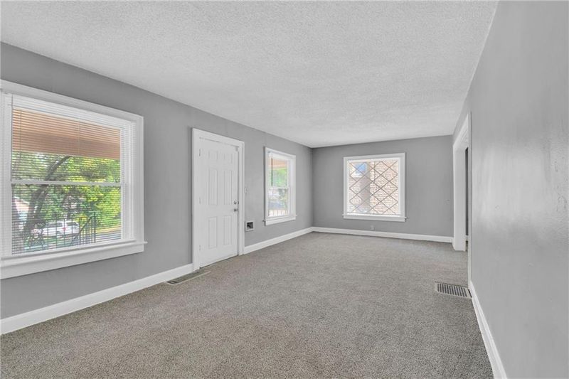 1527 E 50th Ter, Kansas City, MO 64110