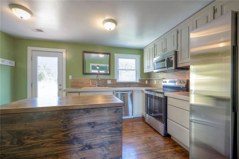 7705 Robinson St, Overland Park, KS 66204